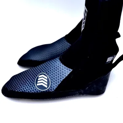 WETTY SURF BOOTS WARRIOR ULTRA CARBON : the hottest surf boots of the world